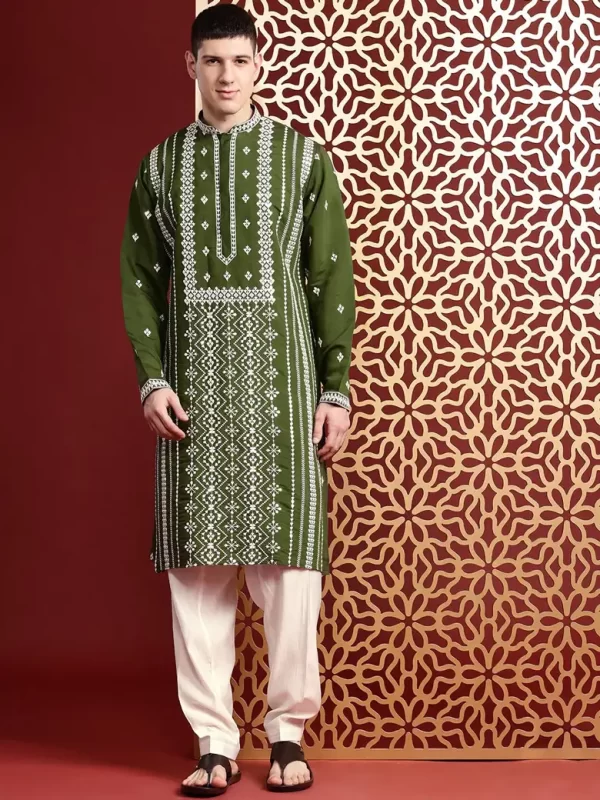 Ethnic Motifs Embroidered Mandarin Collar Thread Work Straight Kurta