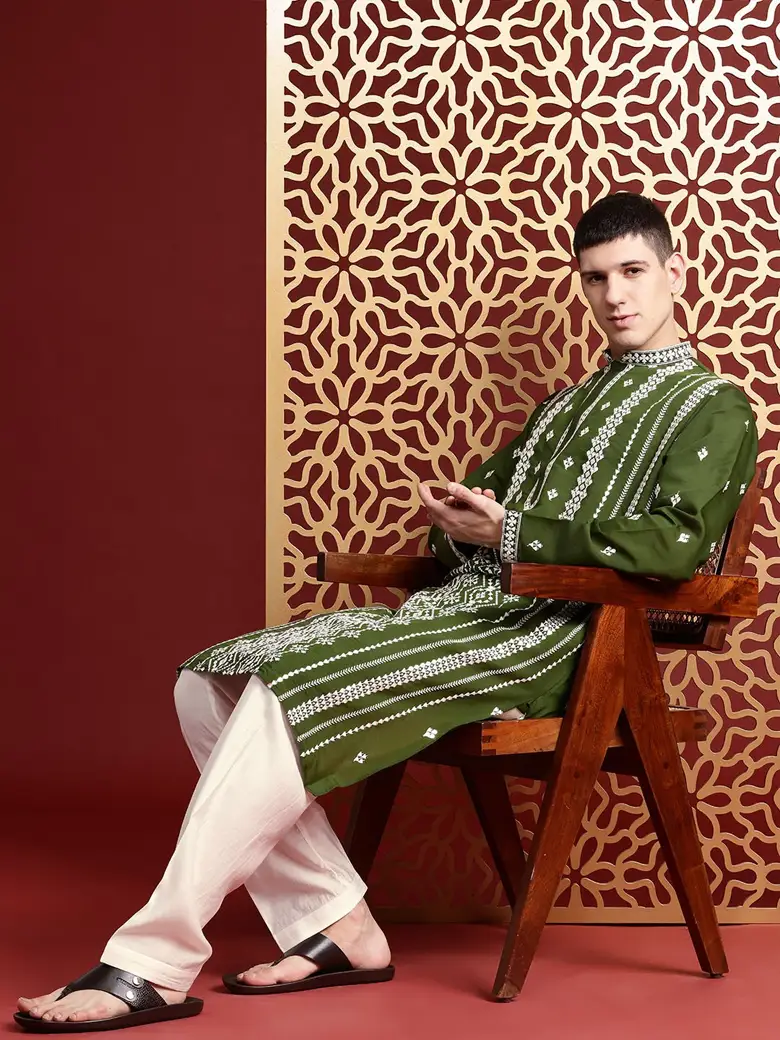Ethnic Motifs Embroidered Mandarin Collar Thread Work Straight Kurta - Image 3