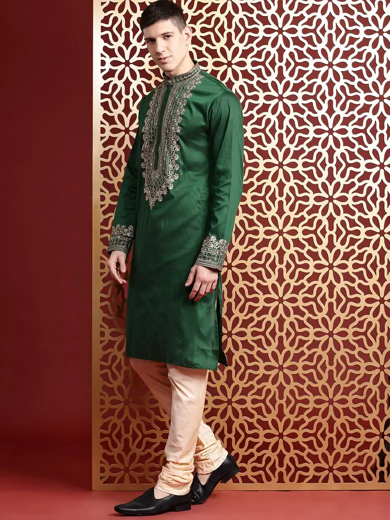 Floral Embroidered Mandarin Collar Sequins Straight Kurta - Image 3