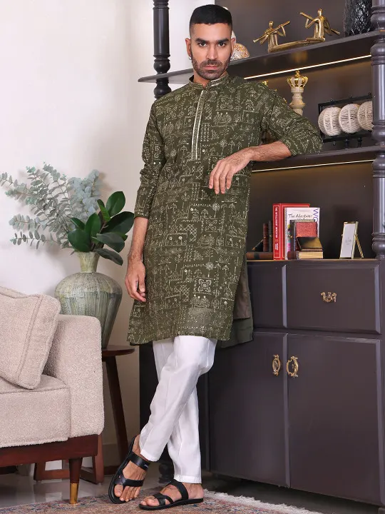Ethnic Motifs Embroidered Mandarin Collar Georgette Kurta with Trousers